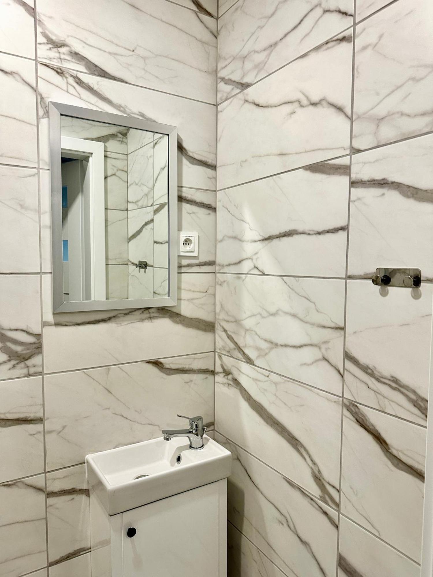 Apartment Poziom 4, Prywatna Lazienka, Wspolna Toaleta, Free Wi-fi, Free Parking Katowice